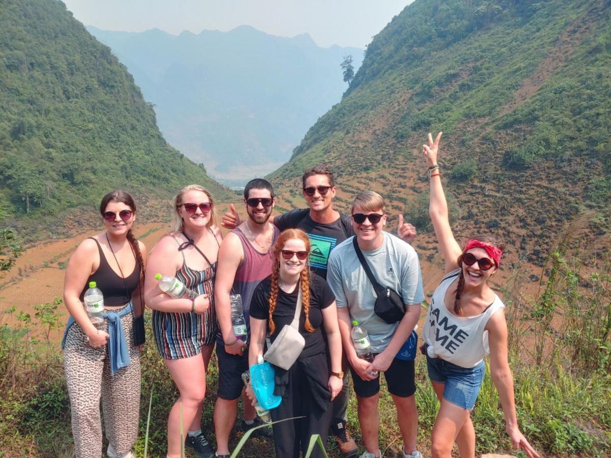 Ha Giang Safari Hostel & Motorbikes Buitenkant foto