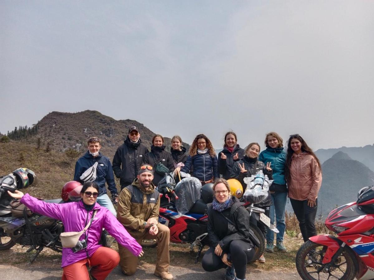 Ha Giang Safari Hostel & Motorbikes Buitenkant foto