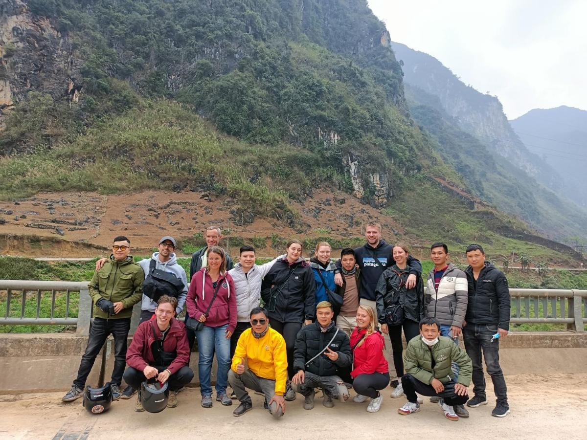 Ha Giang Safari Hostel & Motorbikes Buitenkant foto