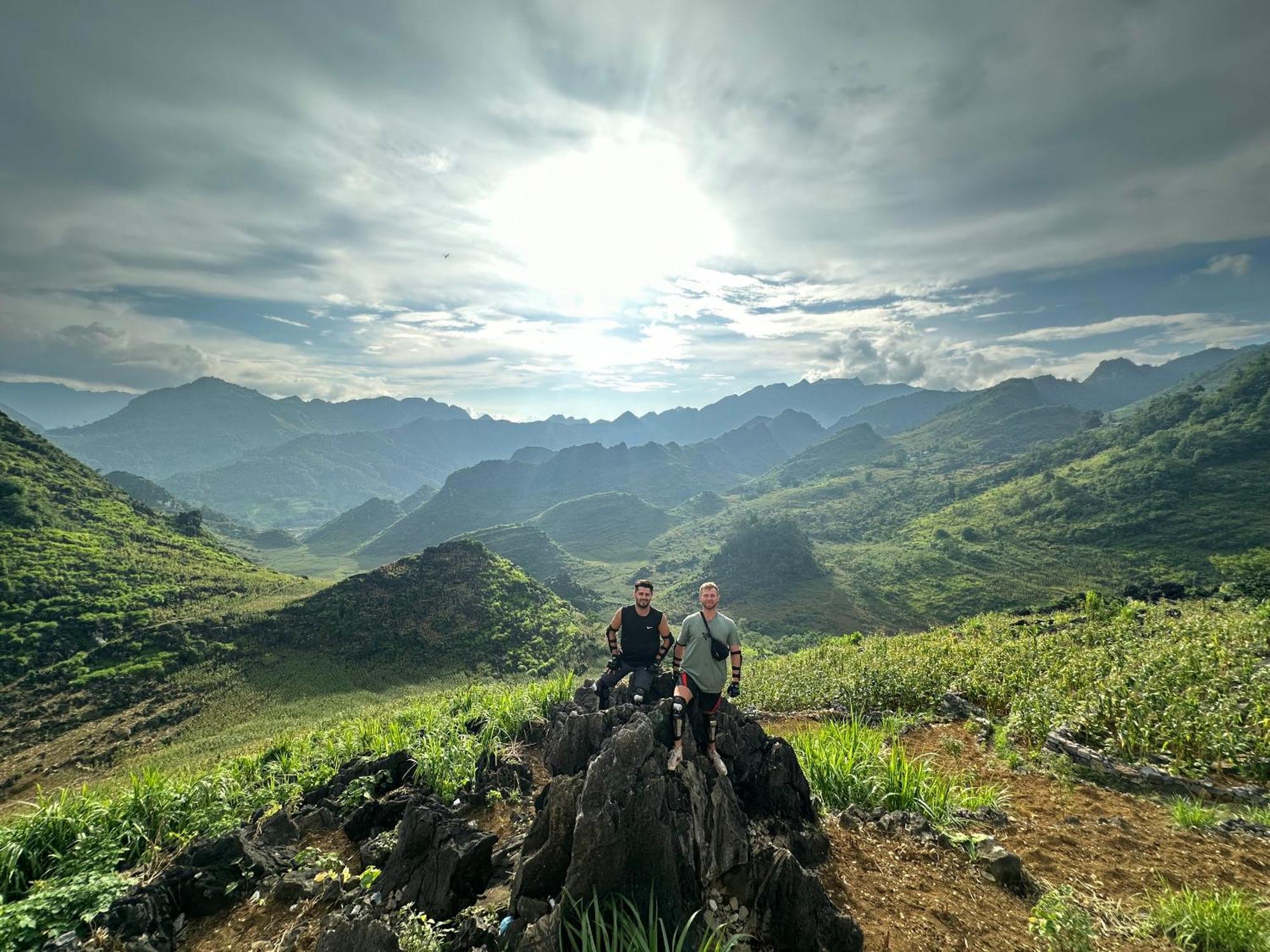 Ha Giang Safari Hostel & Motorbikes Buitenkant foto